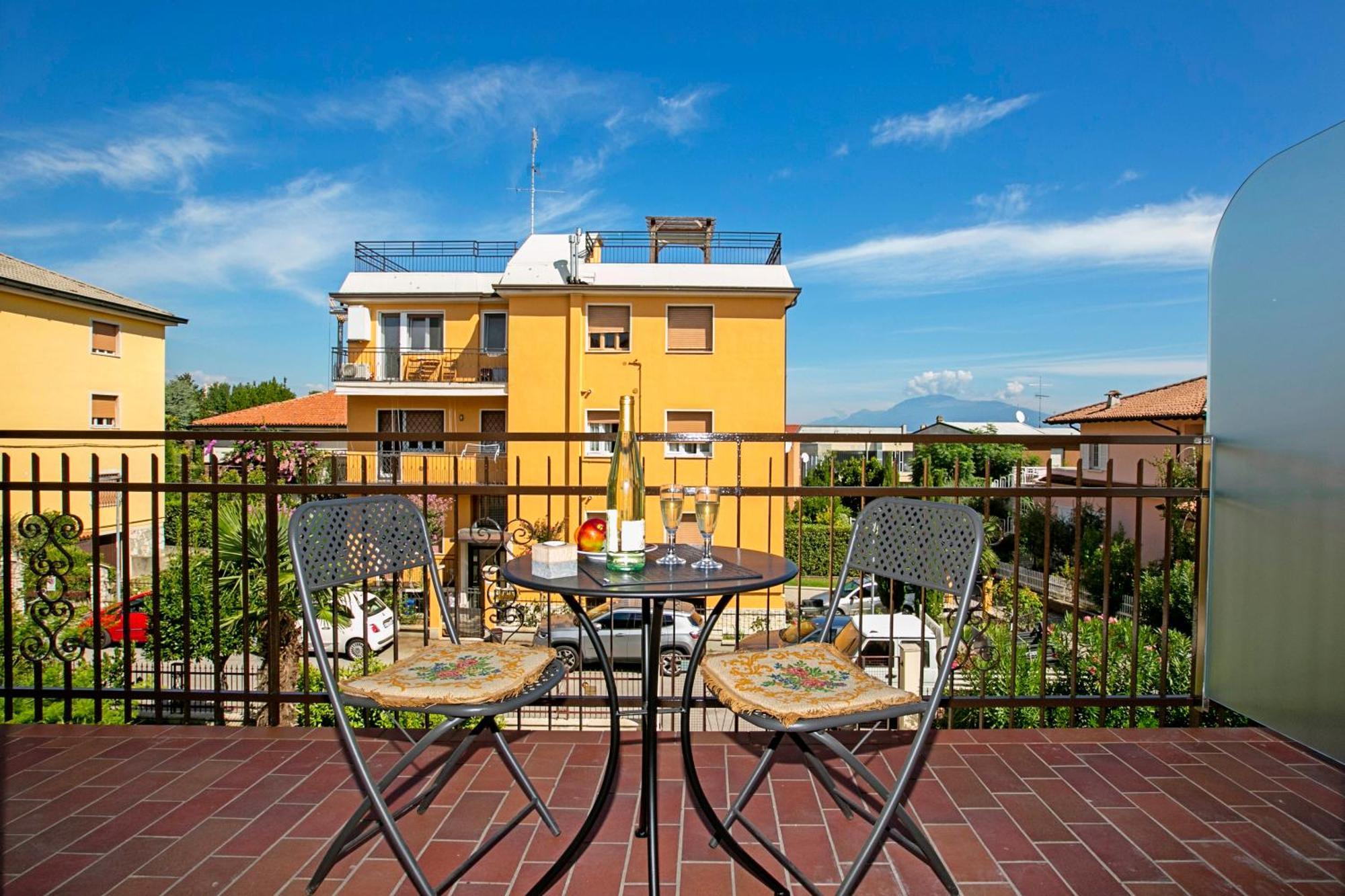 Villa Mimosa - Appartamento 2 - Happy Rentals Дезенцано-дель-Гарда Экстерьер фото