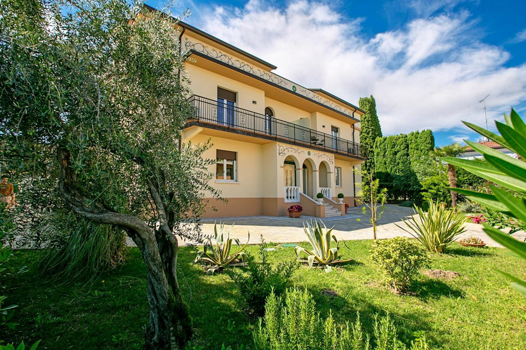 Villa Mimosa - Appartamento 2 - Happy Rentals Дезенцано-дель-Гарда Экстерьер фото