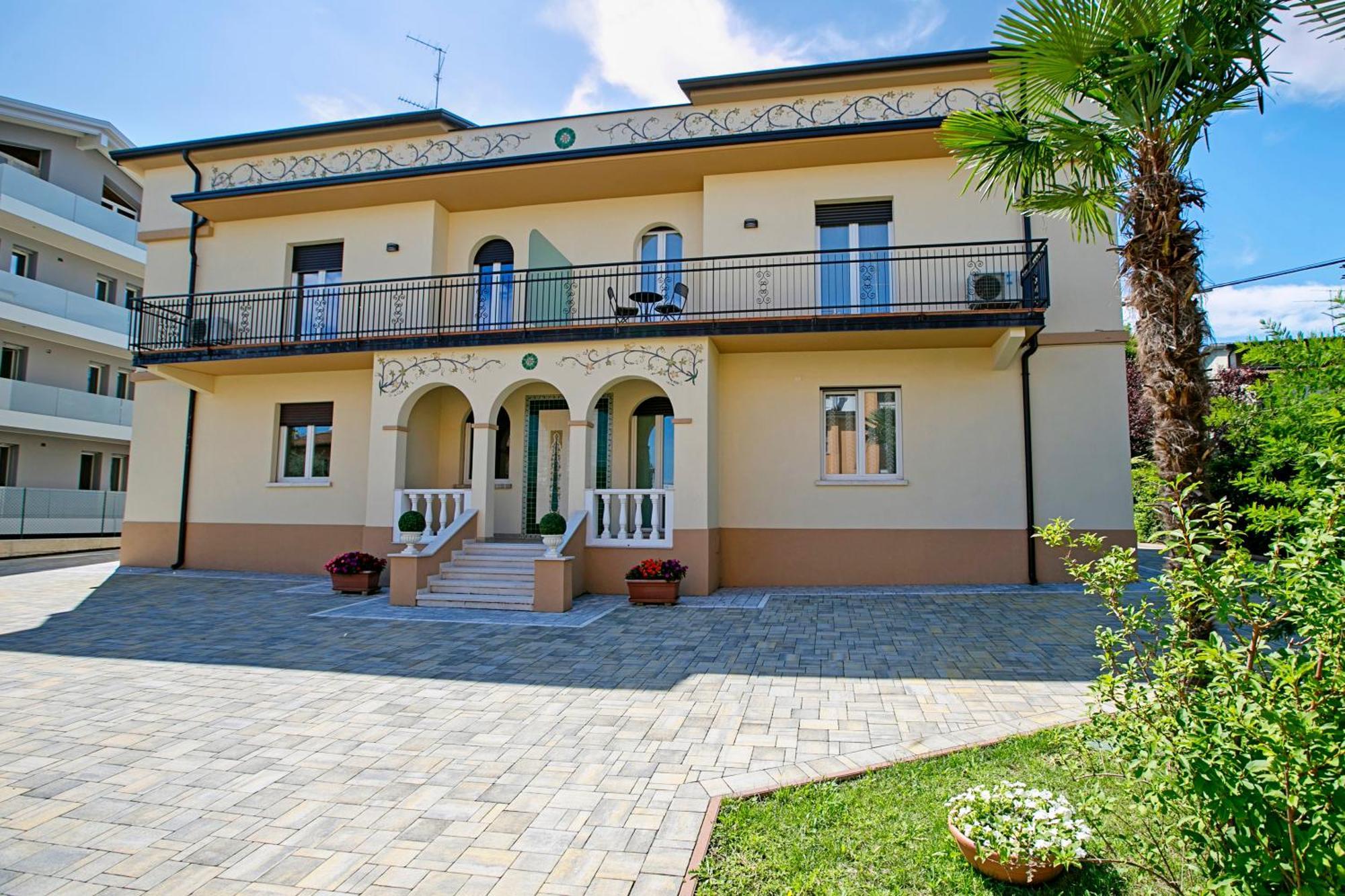 Villa Mimosa - Appartamento 2 - Happy Rentals Дезенцано-дель-Гарда Экстерьер фото