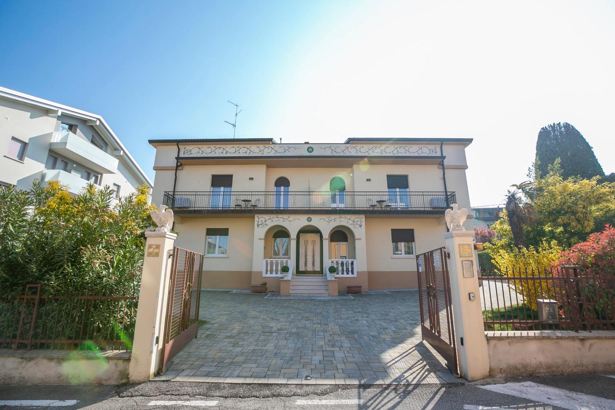 Villa Mimosa - Appartamento 2 - Happy Rentals Дезенцано-дель-Гарда Экстерьер фото
